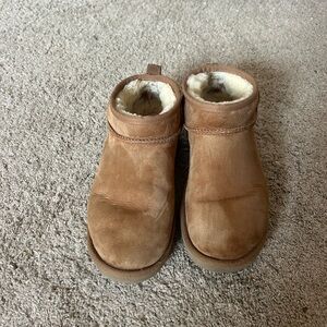 Ugg ultra mini size 8